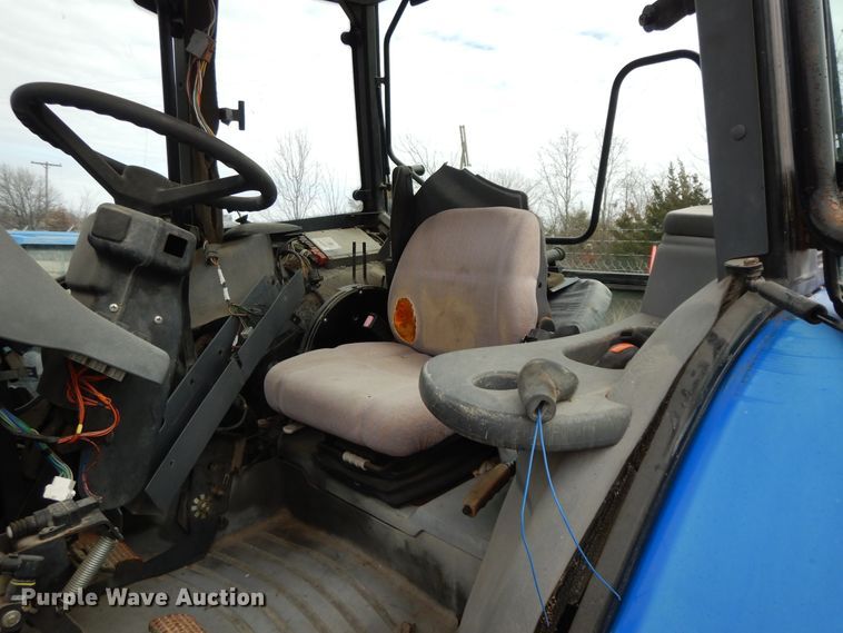 image for item GG9430 2001 New Holland TS100  tractor