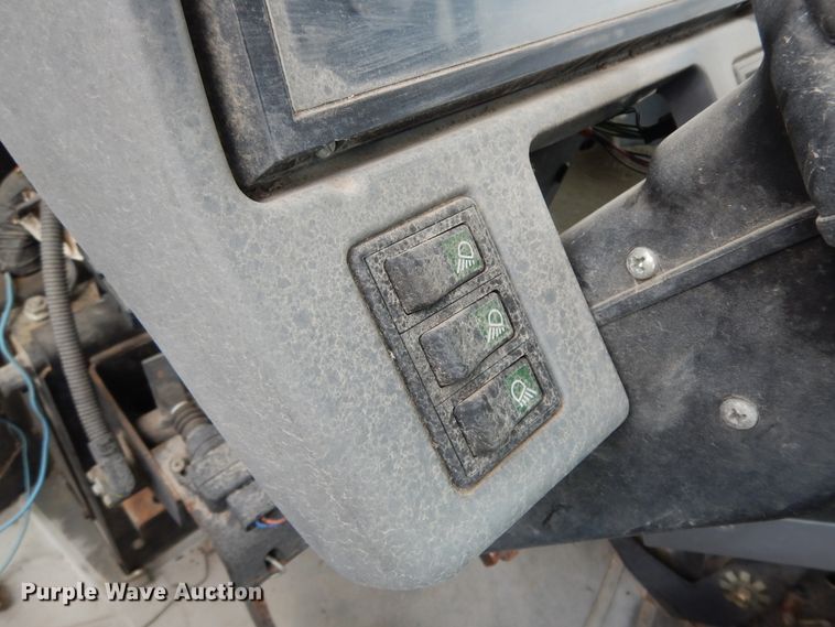 image for item GG9430 2001 New Holland TS100  tractor