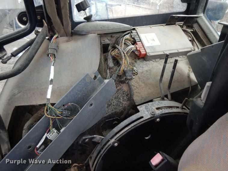 image for item GG9430 2001 New Holland TS100  tractor