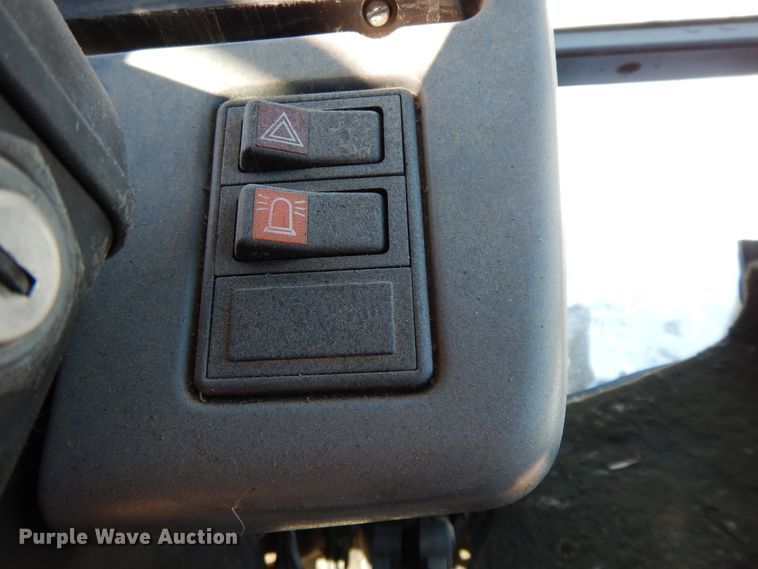 image for item GG9430 2001 New Holland TS100  tractor