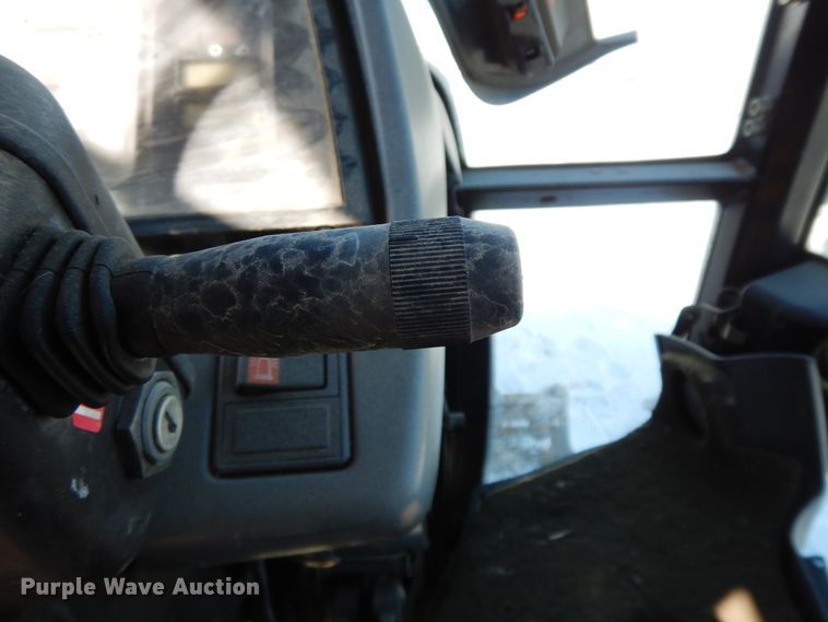 image for item GG9430 2001 New Holland TS100  tractor