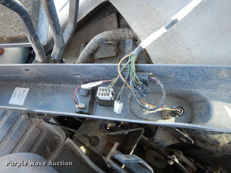 image for item GG9430 2001 New Holland TS100  tractor