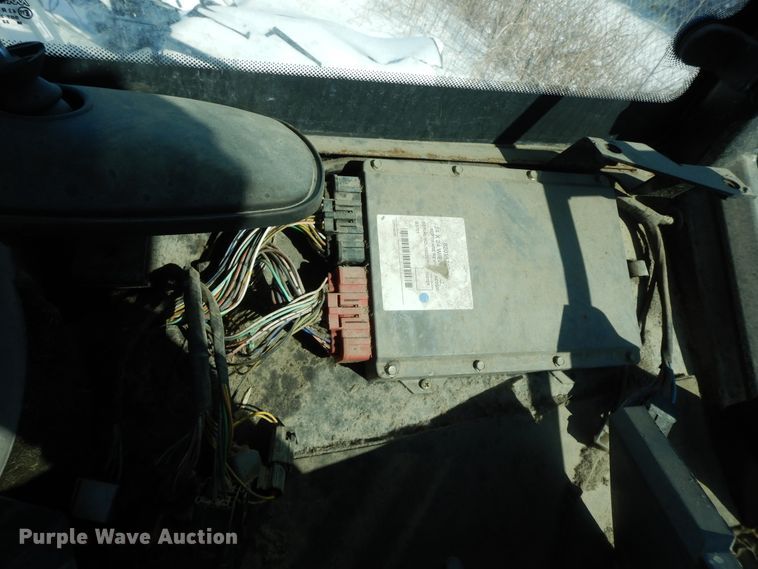 image for item GG9430 2001 New Holland TS100  tractor