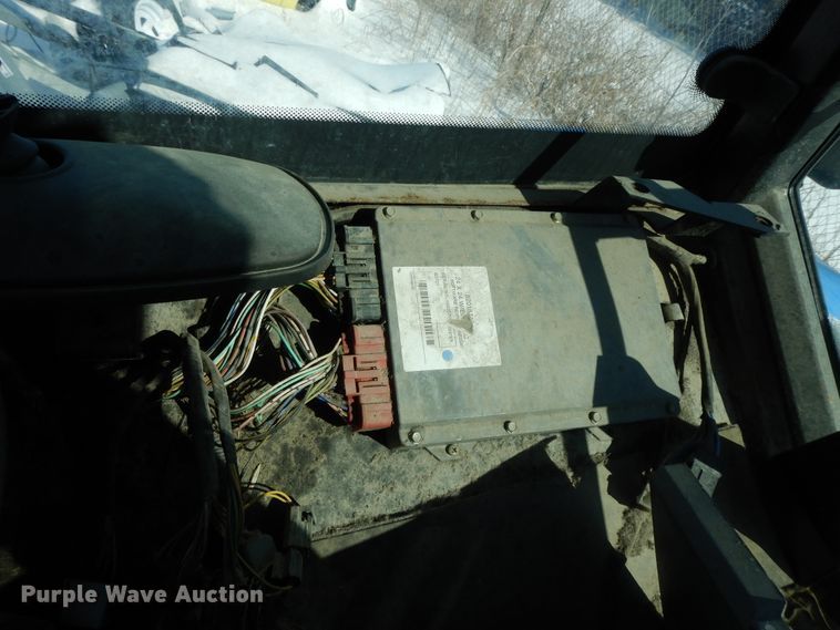 image for item GG9430 2001 New Holland TS100  tractor