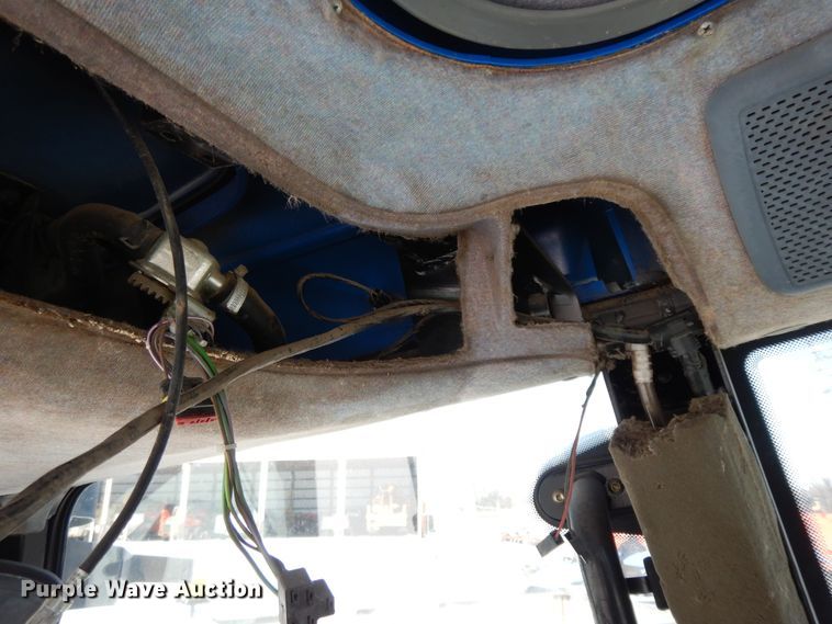 image for item GG9430 2001 New Holland TS100  tractor