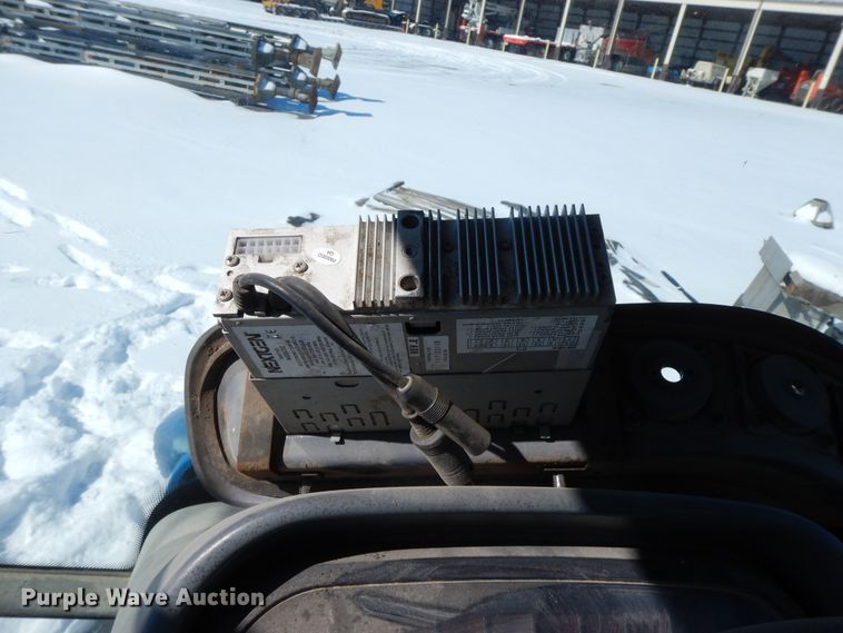 image for item GG9430 2001 New Holland TS100  tractor