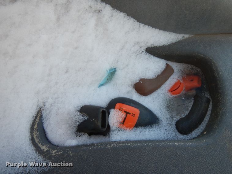 image for item GG9430 2001 New Holland TS100  tractor