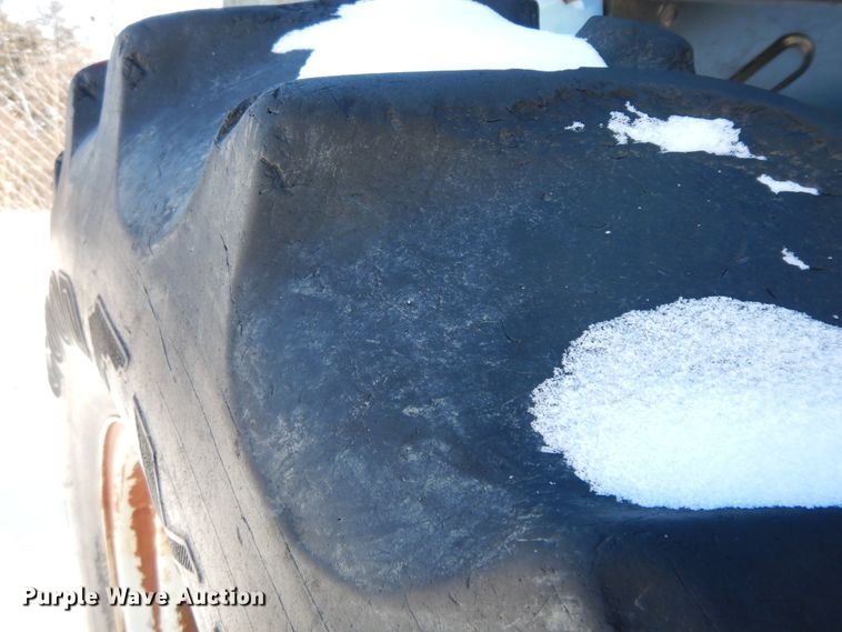 image for item GG9430 2001 New Holland TS100  tractor