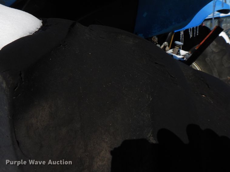 image for item GG9430 2001 New Holland TS100  tractor