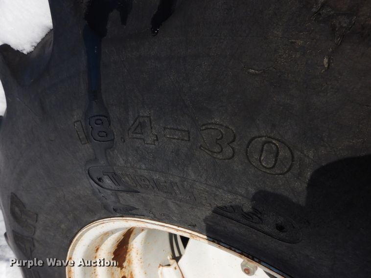 image for item GG9430 2001 New Holland TS100  tractor