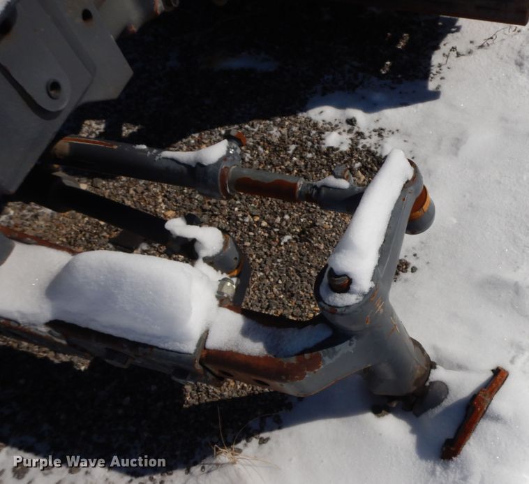 image for item GG9430 2001 New Holland TS100  tractor