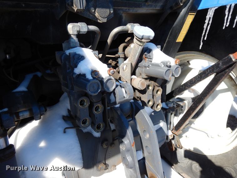 image for item GG9430 2001 New Holland TS100  tractor