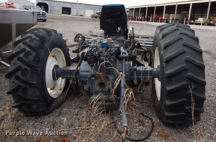 image for item GG9432 2001 New Holland TS100  tractor