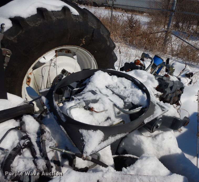 image for item GG9432 2001 New Holland TS100  tractor