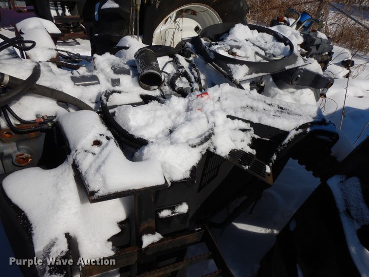 image for item GG9432 2001 New Holland TS100  tractor