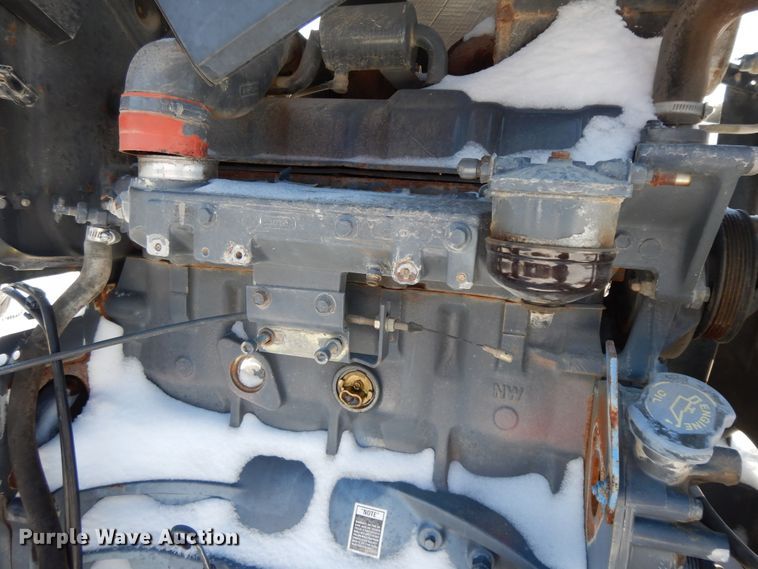 image for item GG9432 2001 New Holland TS100  tractor