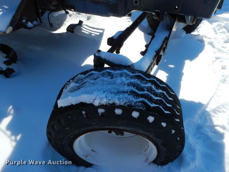 image for item GG9432 2001 New Holland TS100  tractor