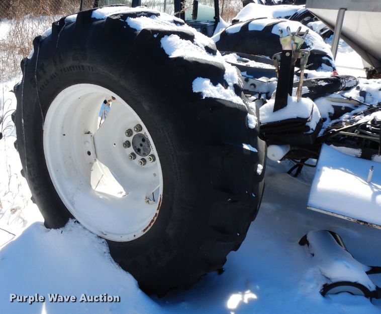 image for item GG9432 2001 New Holland TS100  tractor