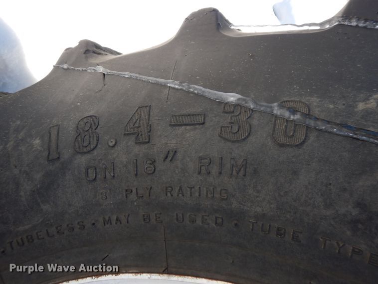 image for item GG9432 2001 New Holland TS100  tractor