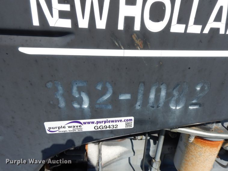 image for item GG9432 2001 New Holland TS100  tractor