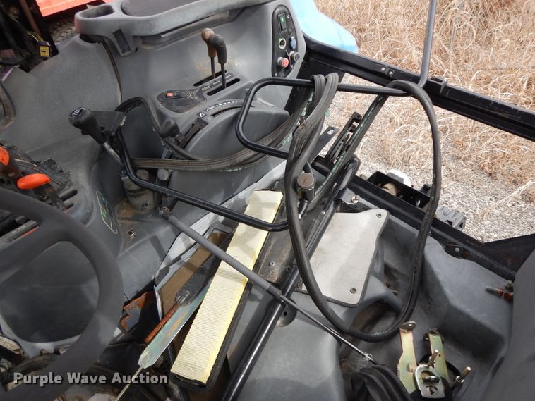 image for item GG9433 2001 New Holland TS100  tractor