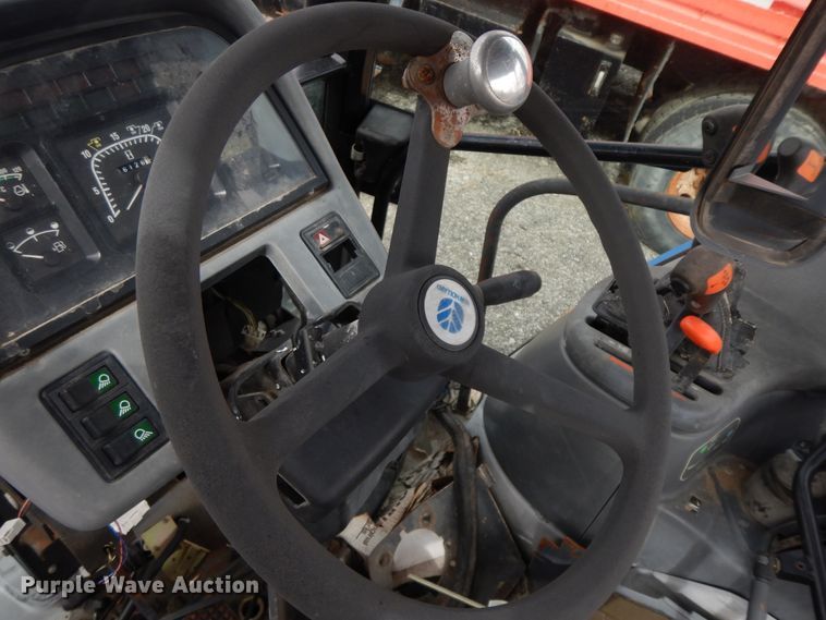 image for item GG9433 2001 New Holland TS100  tractor