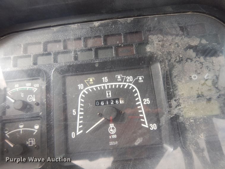 image for item GG9433 2001 New Holland TS100  tractor