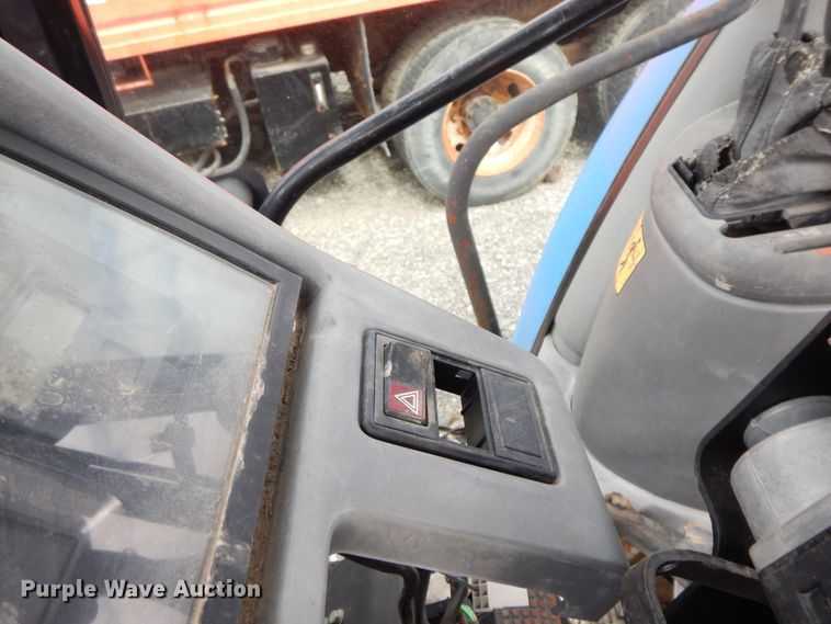 image for item GG9433 2001 New Holland TS100  tractor