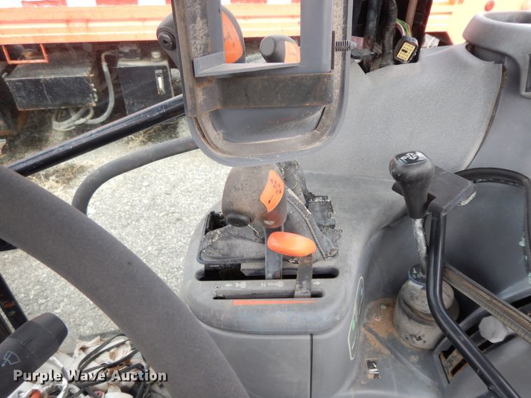 image for item GG9433 2001 New Holland TS100  tractor