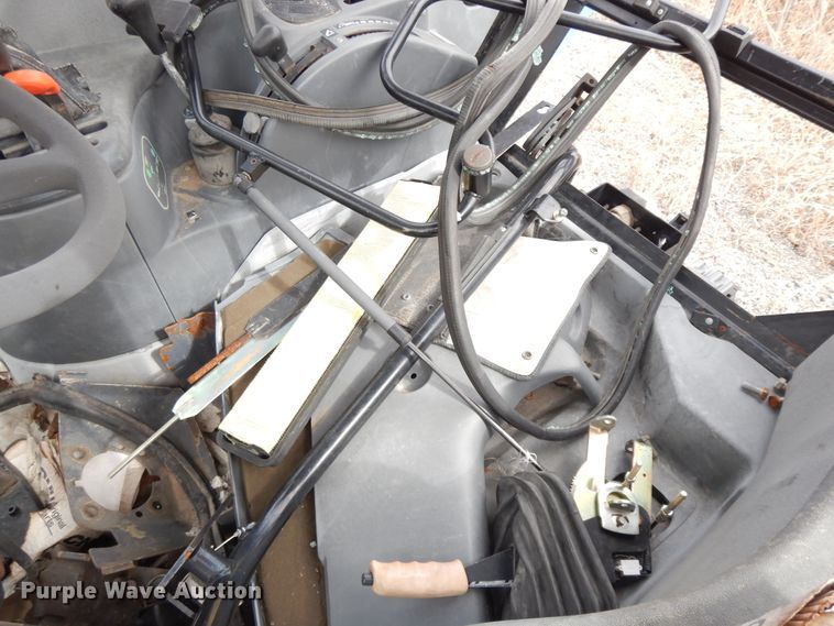 image for item GG9433 2001 New Holland TS100  tractor