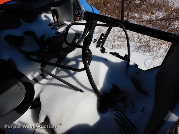 image for item GG9433 2001 New Holland TS100  tractor