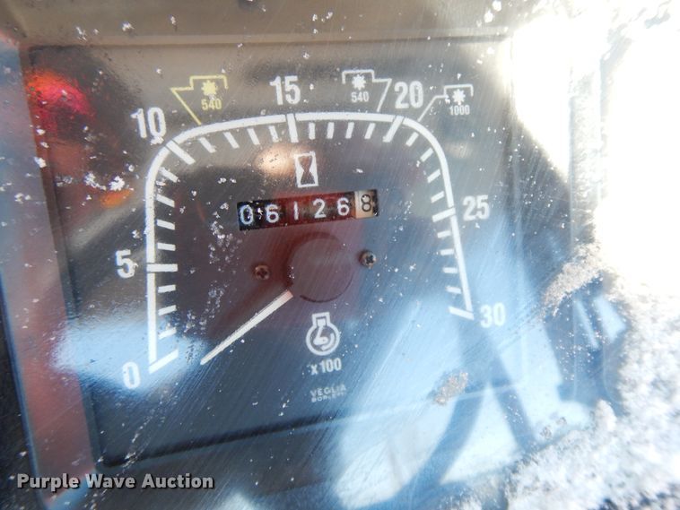 image for item GG9433 2001 New Holland TS100  tractor