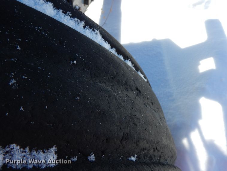 image for item GG9433 2001 New Holland TS100  tractor