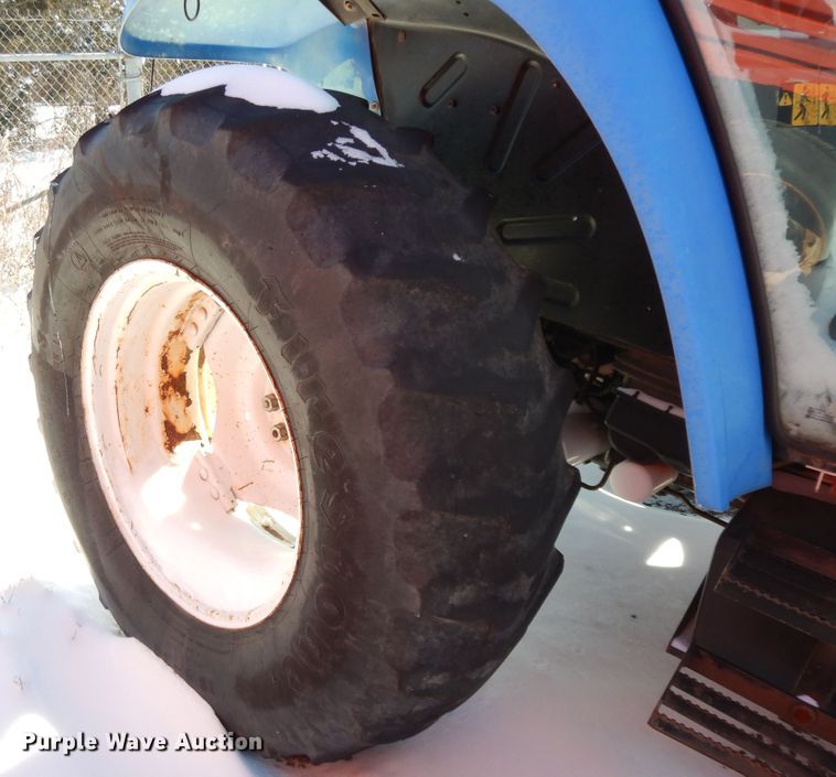 image for item GG9433 2001 New Holland TS100  tractor