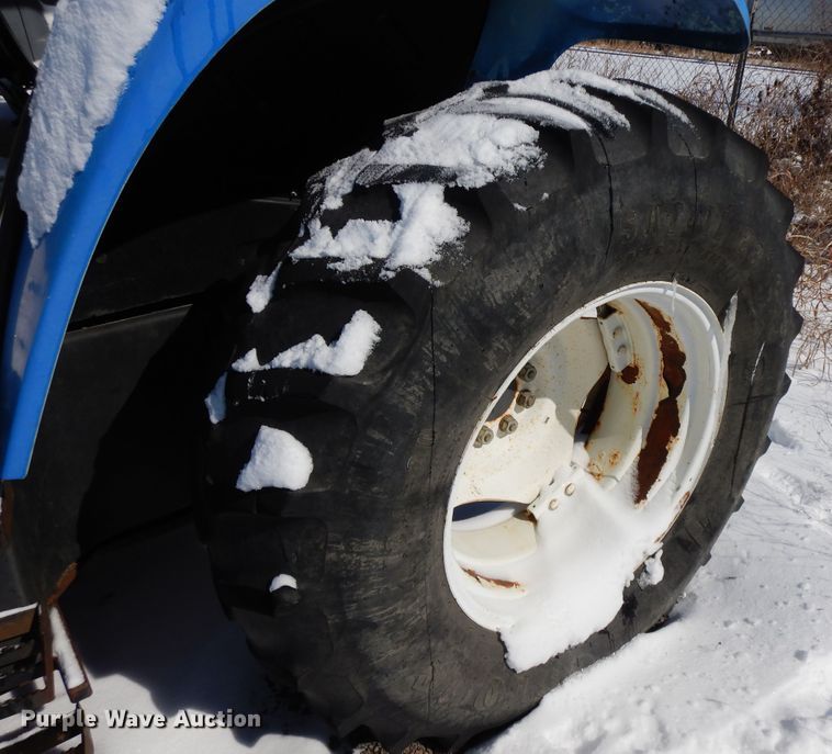 image for item GG9433 2001 New Holland TS100  tractor