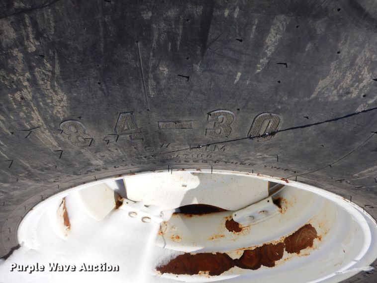 image for item GG9433 2001 New Holland TS100  tractor