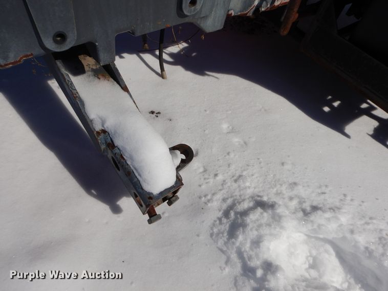 image for item GG9433 2001 New Holland TS100  tractor