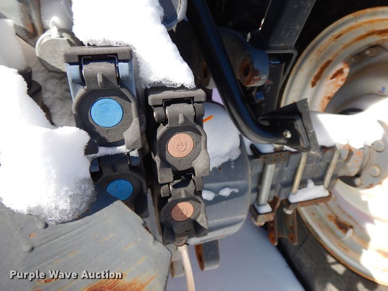 image for item GG9433 2001 New Holland TS100  tractor