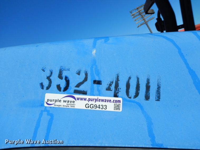 image for item GG9433 2001 New Holland TS100  tractor