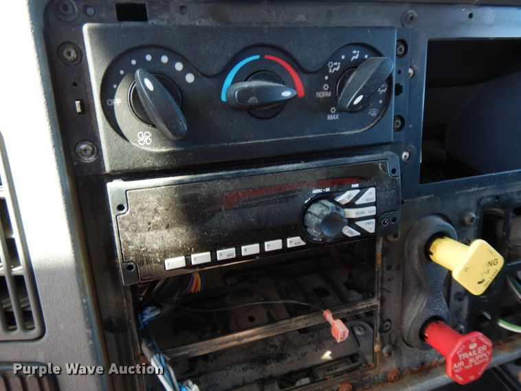 image for item GG9434 2005 International 7400  dump truck