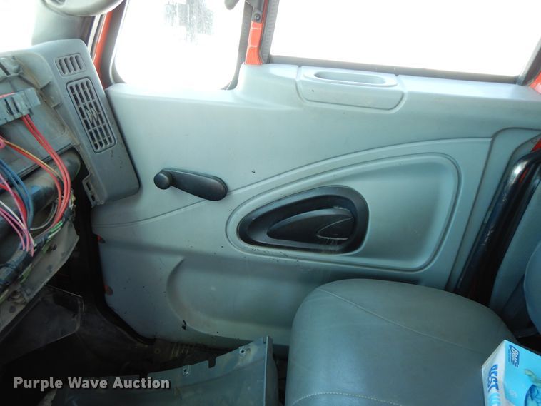 image for item GG9434 2005 International 7400  dump truck