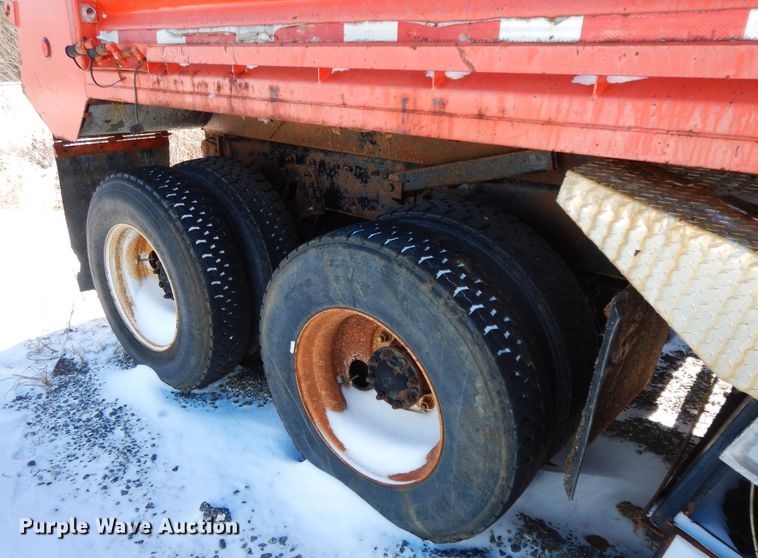 image for item GG9434 2005 International 7400  dump truck