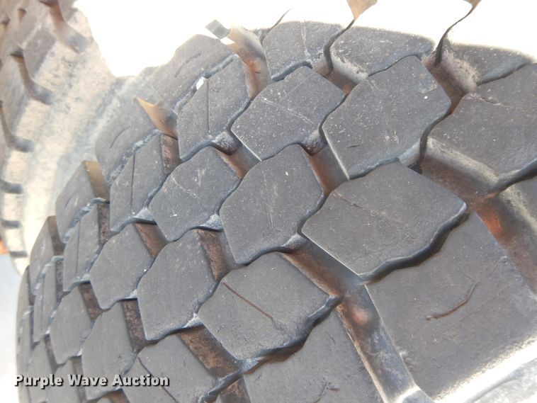 image for item GG9434 2005 International 7400  dump truck