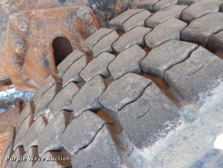 image for item GG9434 2005 International 7400  dump truck