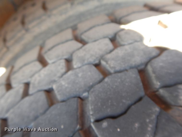 image for item GG9434 2005 International 7400  dump truck