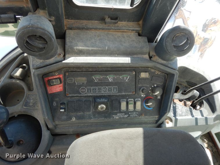 image for item GG9436 2005 John Deere 310G  backhoe