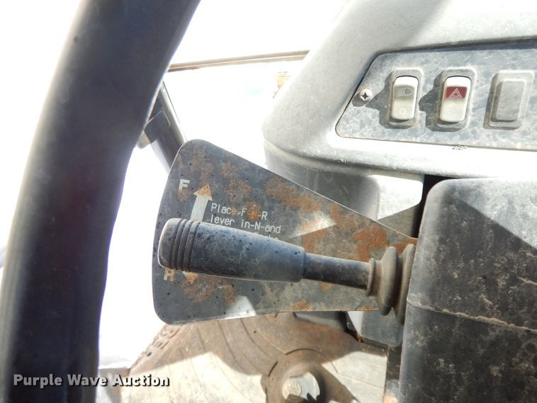 image for item GG9436 2005 John Deere 310G  backhoe