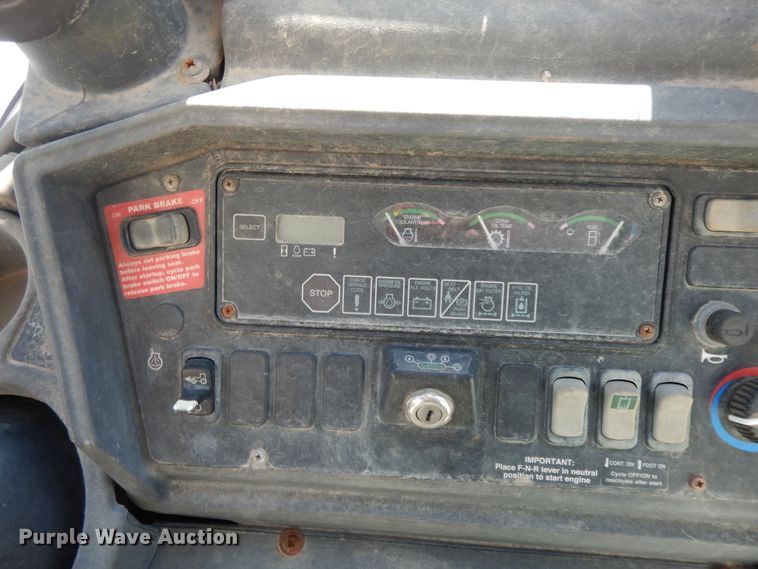 image for item GG9436 2005 John Deere 310G  backhoe