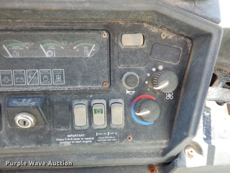 image for item GG9436 2005 John Deere 310G  backhoe