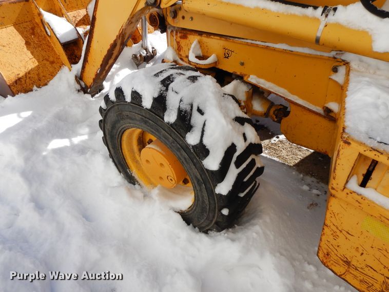 image for item GG9436 2005 John Deere 310G  backhoe